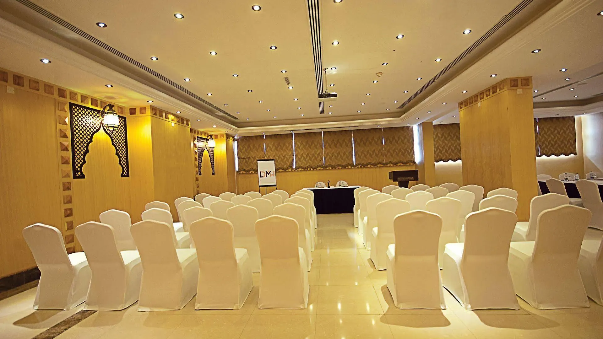 Lotus Downtown Metro Hotel Apartments 두바이 아파트호텔