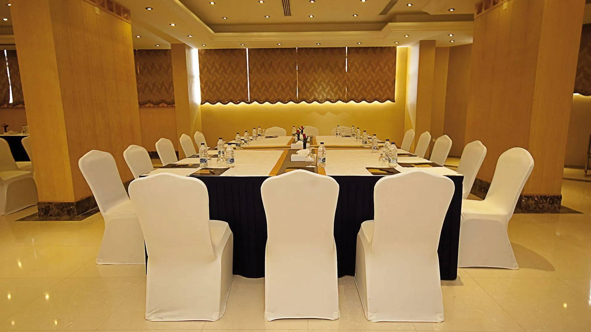 아파트호텔 Lotus Downtown Metro Hotel Apartments 두바이